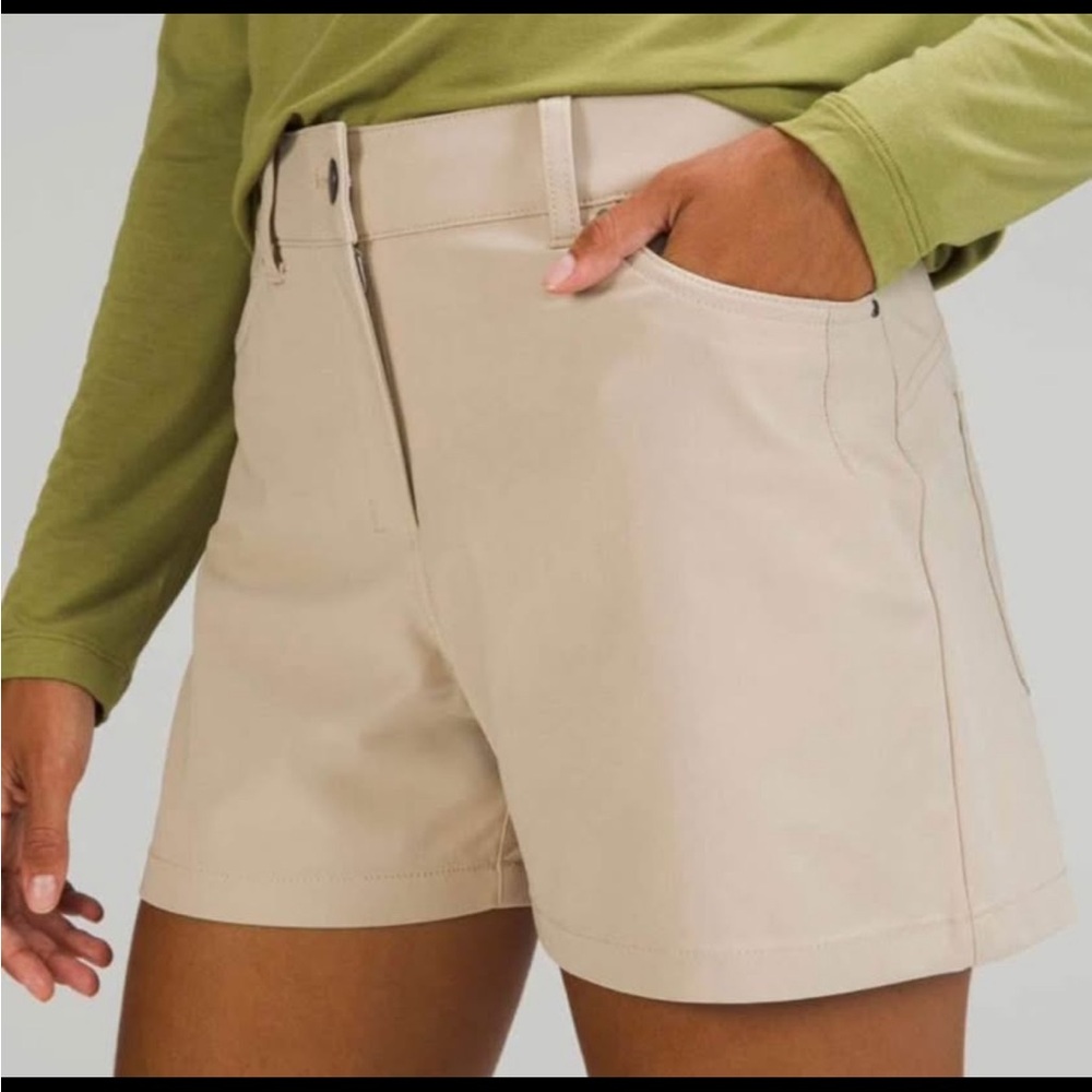 Lululemon “City Sleek HR 5 Pocket Shorts”, new with tags